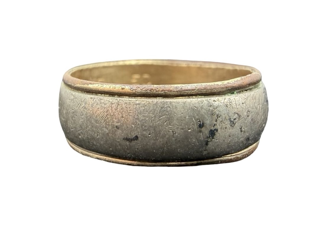 Stylish Vintage 10K Gold Filled & Sterling Silver Ring: Very good vintage condition with minor patina according to age. The ring is a size 7 1/4 and weighs ca. 4.4 grams. Marked for Gold Filled & Sterling Silver.