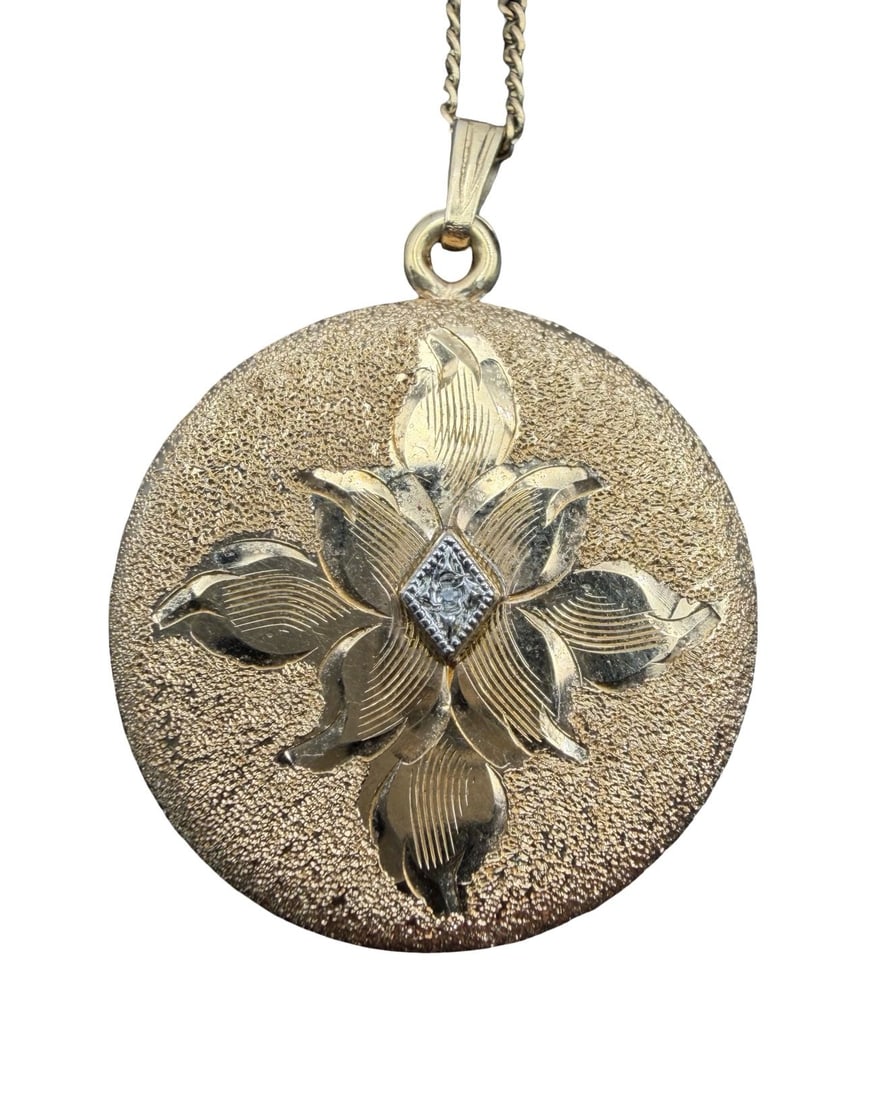 Gorgeous Ornate Vintage 14K Gold Filled Necklace /w Photo Locket Pendant: Very good vintage condition with minor patina according to age. Pendant measures approx. 3/4" long and 3/4" wide and total weight is ca. 6.6 grams. Necklace is ca. 24" long and 1/4" wide. Marked for 1