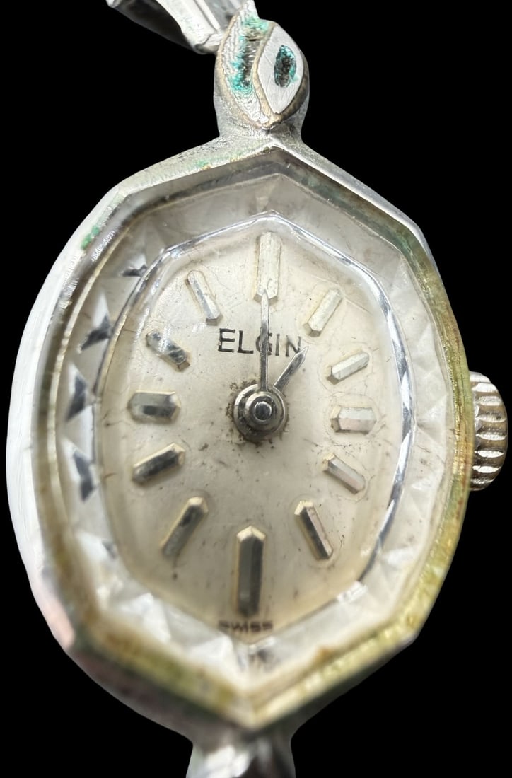 Gorgeous Vintage ELGIN Stainless Steel Gold Tone Women's Watch: Good vintage condition w/ patina and wear according to age and use, see pictures. Measures approx. 1/2" long and 1/2" wide and weighs ca. 15.51 grams. Marked for ELGIN. Watch isn't working. Strap is S