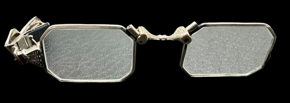 Stunning Ornate Vintage Silvertone Metal Folding Eyeglasses (1 of 2)