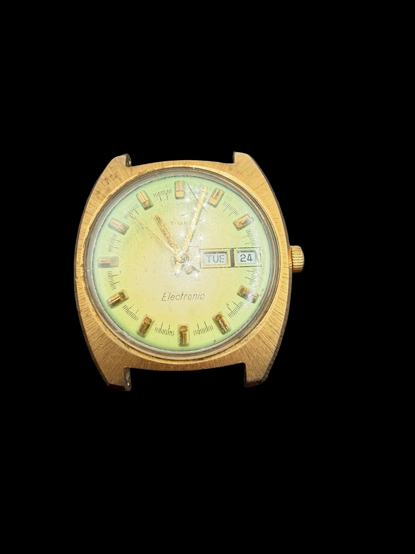 Stunning TIMEX Vintage Gold Tone Stainless Steel Men's Watch: Good vintage condition w/ patina and wear according to age and use, see pictures. Measures approx. 1 1/4" long and 1 1/4" wide and weighs ca. 43.5 grams. Not Working. Marked for TIMEX. Missing Strap.