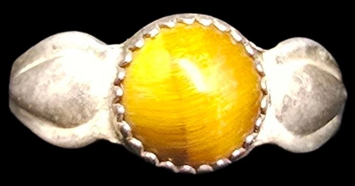 Vintage Mid-Century Southwestern PACIFIC JEWELRY COMPANY Sterling Silver & Gemstone Ring: Very good vintage condition w/ minor patina and wear according to age. The ring is a size 5 and weighs ca. 2 grams. Marked STERING.