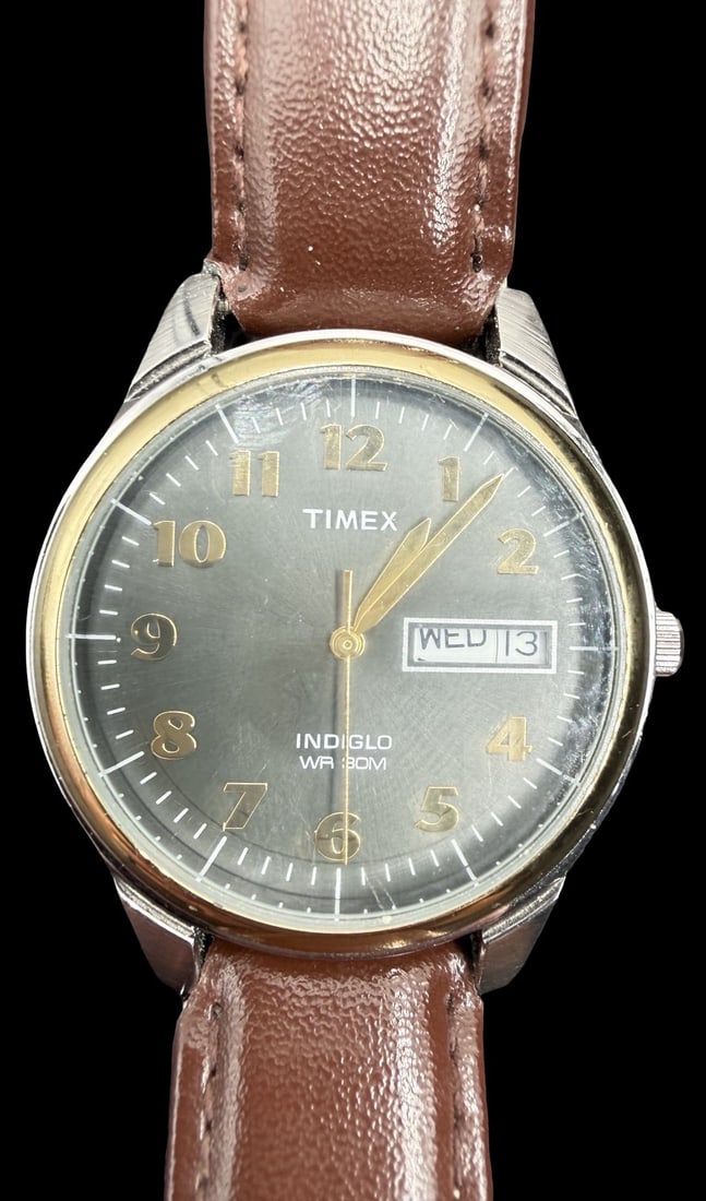 Vintage TIMEX Stainless Steel Gold Tone & Black Dial Watch (1 of 3)