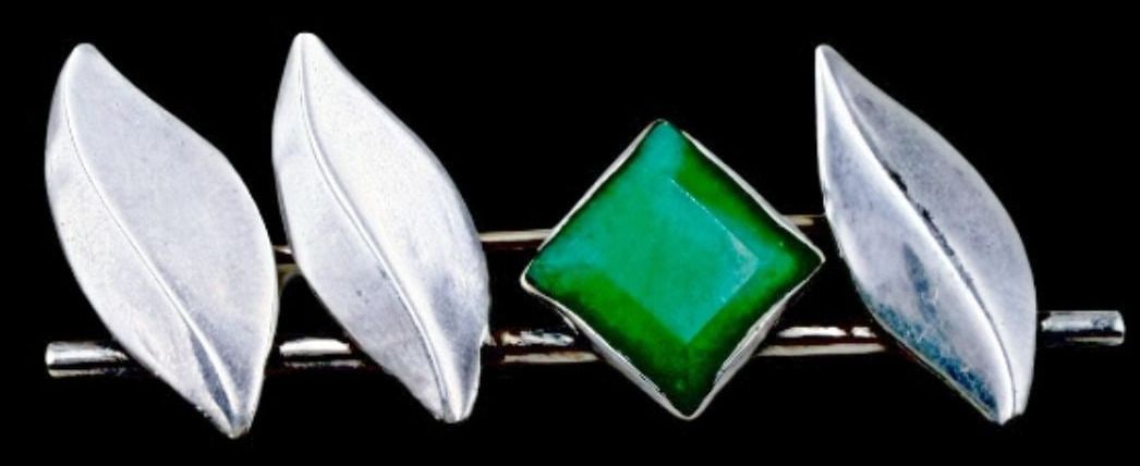 Gorgeous Ornate Vintage Sterling Silver & Green Gemstone Leaf Pin Brooch: Good vintage condition w/ patina and wear according to age and use, see pictures. Measures approx. 2 1/2" long and 3/4" wide and weighs ca. 7.1 grams. Tested for Sterling Silver