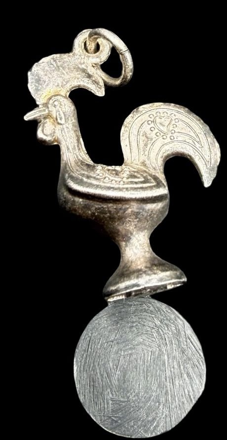 Gorgeous Vintage Gilt Sterling Silver & 3D Rooster Pendant Charm: Good vintage condition w/ patina and wear according to age and use, see pictures. Measures approx. 1" long and 3/4" wide and weighs ca. 3.6 grams. Tested for Sterling Silver