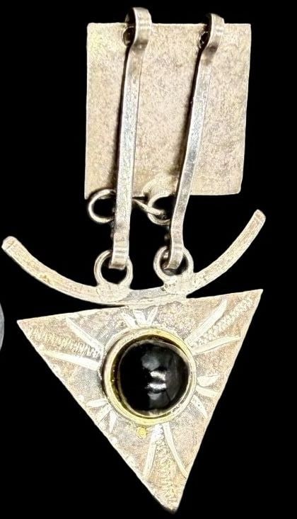Gorgeous Ornate Vintage Gilt Sterling Silver & Black Onyx Pendant Charm: Good vintage condition w/ patina and wear according to age and use, see pictures. Measures approx. 1 3/4" long and 3/4" wide and weighs ca. 2.8 grams. Tested for Sterling Silver