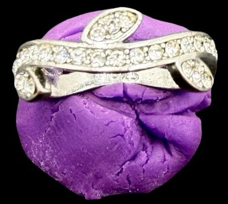 Gorgeous Ornate Vintage Gilt Sterling Silver & Cluster Clear Rhinestone Ring: Good vintage condition w/ patina and wear according to age and use, see pictures. Measures approx. 3/4" long and 3/4" wide and weighs ca. 2.4 grams. Ring is Size 6 1/4. Marked Sterling Silver