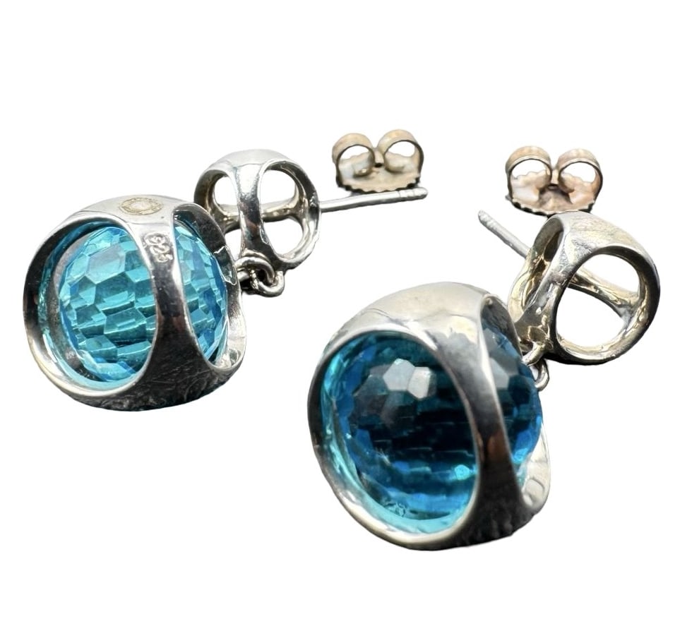 Luxurious Vintage DI MODOLO MILANO Italy Sterling Silver & Cage-Set Blue Topaz Earrings w/ Box: Very good vintage condition with minor patina according to age. Measures approx. 7/8" long and 1/4" wide and weighs ca. 7.9 grams. Marked for DI MODOLO MILANO and Sterling Silver.