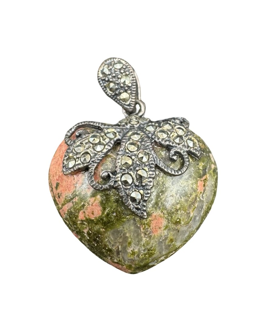 Exquisite Charming Vintage Sterling Silver, Unakite Heart & Marcasite Vine Leaf Pendant: Very good vintage condition with minor patina according to age. Measures approx. 1.25" long x 1" wide and weighs ca. 24.20 grams. Tested for Sterling Silver.