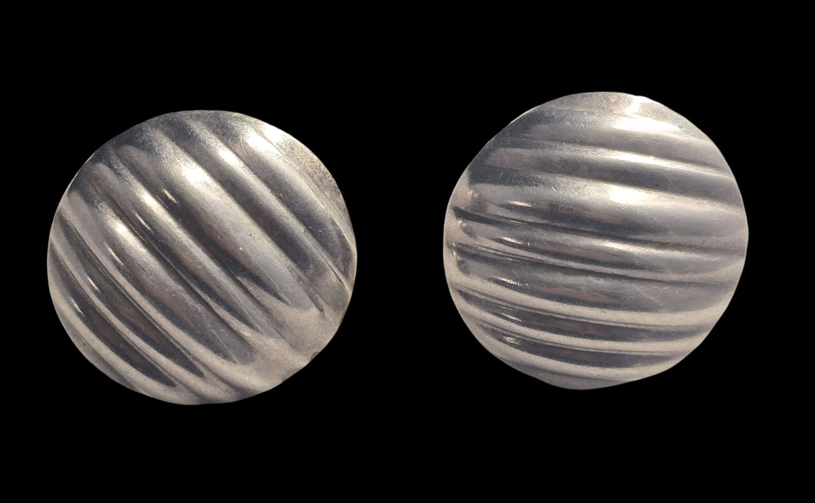 Stylish Vintage TAXCO Mexico Sterling Silver Scalloped Dome Earrings: Very good vintage condition with minor patina according to age. Each measures approx. 1" wide and they jointly weigh ca. 9.5 grams. Marked for Sterling Silver..