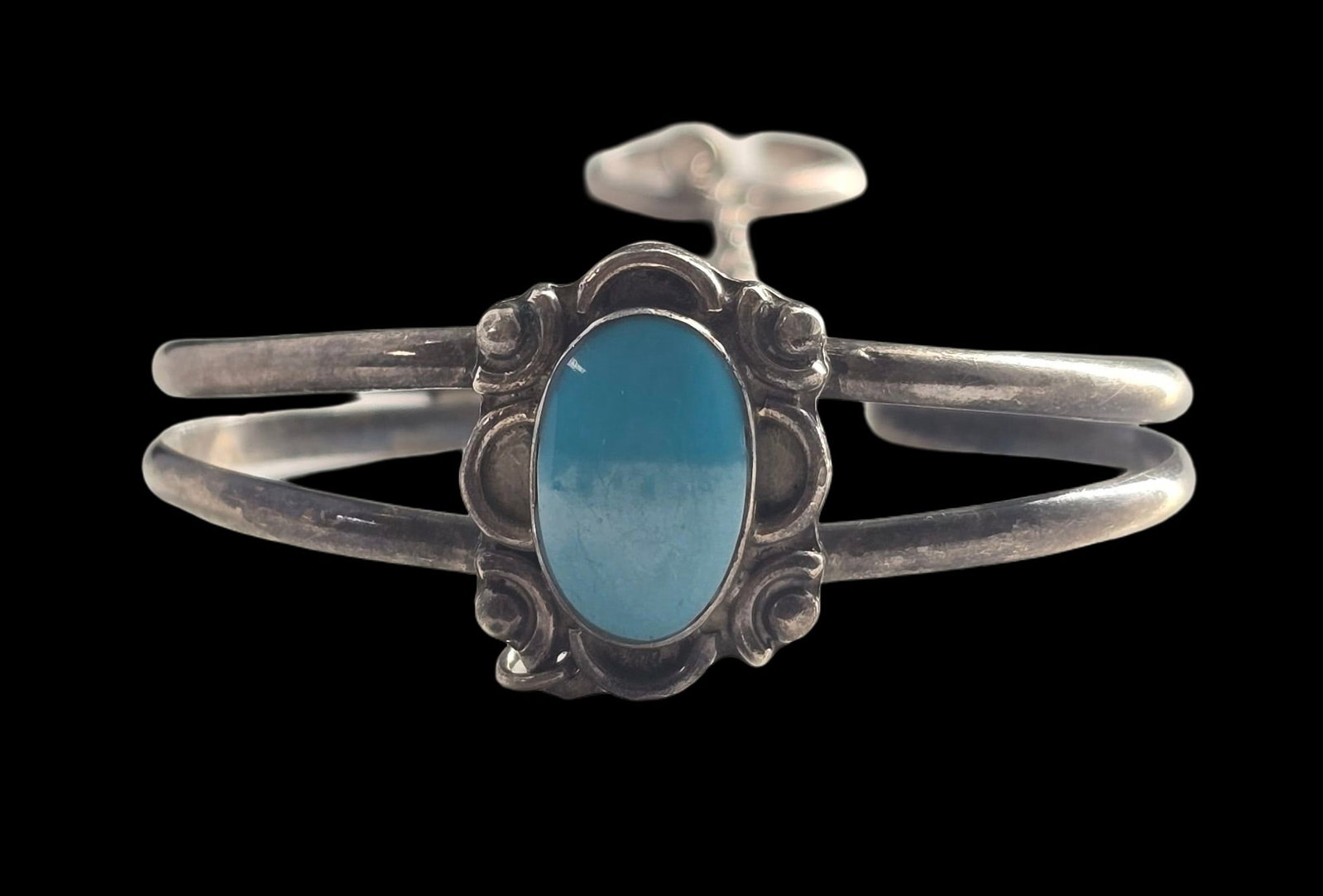 Unusual Vintage Sterling Silver & Blue Gemstone Slave Bracelet & Ring: Very good vintage condition with minor patina according to age. The bracelet measures approx. 2" wide, the ring is a size 10 and the piece weighs ca. 19 grams in total. Tested for Sterling Silver.