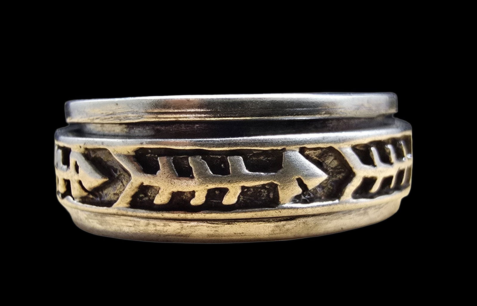 Ornate Vintage Mid-Century Sterling Silver Rotating Fishbone Ring: Very good vintage condition with minor patina according to age. The ring is a size 11 and weighs ca. 8 grams. Marked for Sterling Silver.
