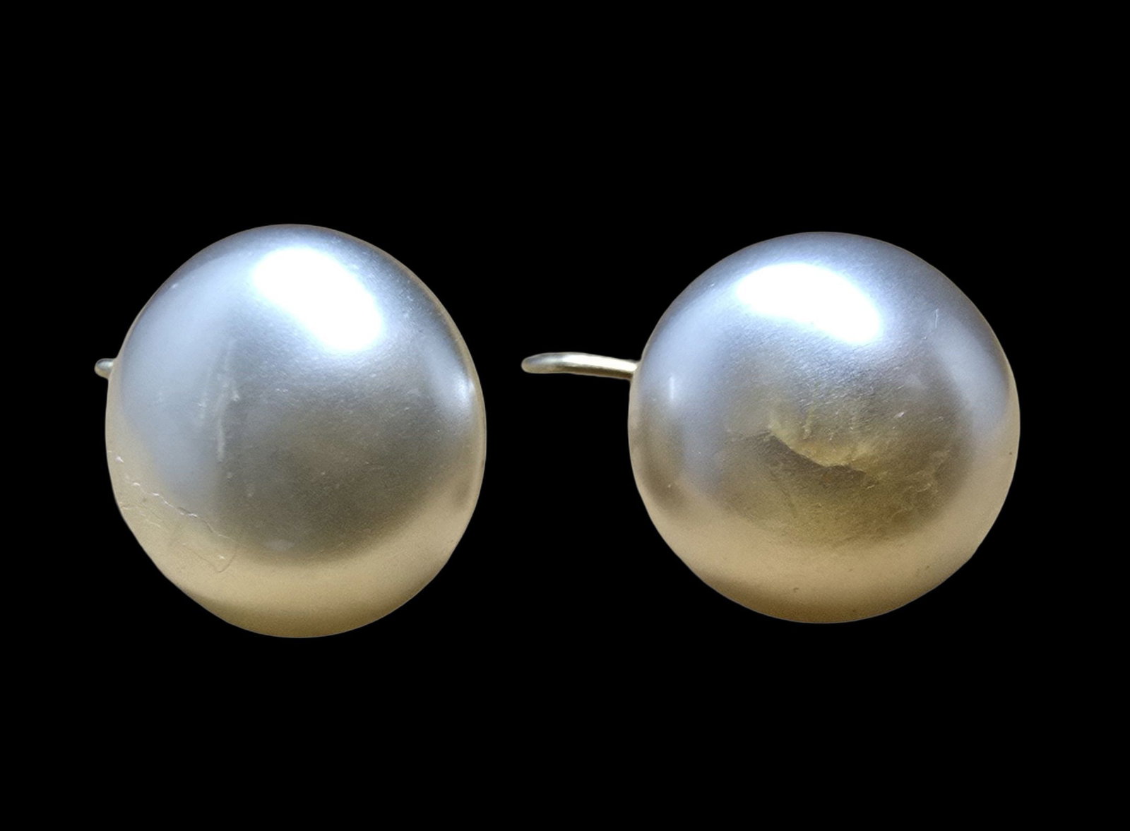 Gorgeous Vintage Sterling Silver & White Pearl Clip-On Earrings: Very good vintage condition with minor patina according to age. Total weight is ca. 1 gram. Marked for Sterling Silver.