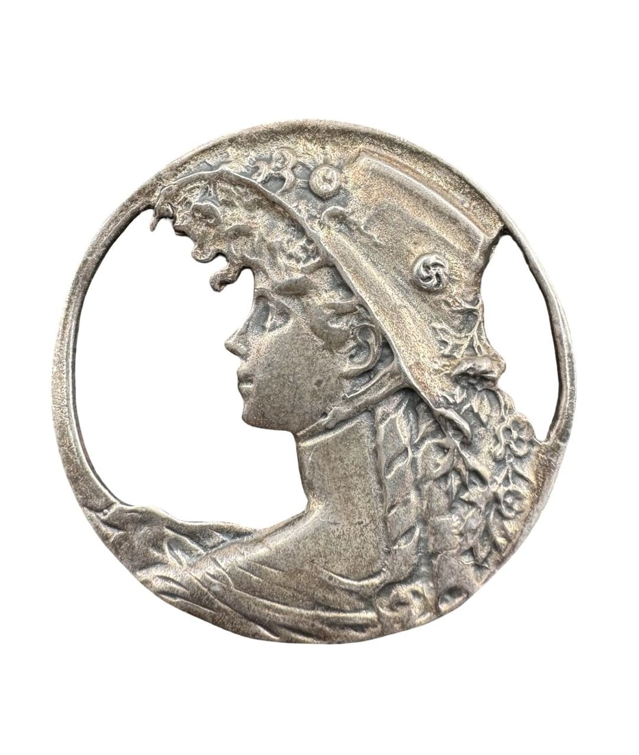 Beautiful Antique Art Nouveau Sterling Silver Gibson Girl Profile Brooch: Very good vintage condition with minor patina according to age. Measures approx. 1.5" long and 1.5" wide. Weighs ca. 8.8 grams. Tested for Sterling.