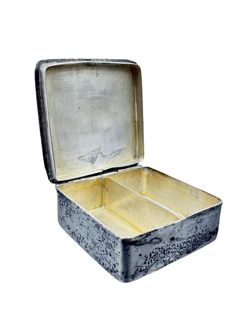 Rare Vintage Sterling Silver Dual-Compartment Pill or Snuff Box: Very good vintage condition with minor patina according to age. Measures approx. 1 1/2" long, 1/2" high and 1 1/2" wide. Weighs ca. 24.79 grams. Tested for Sterling Silver.