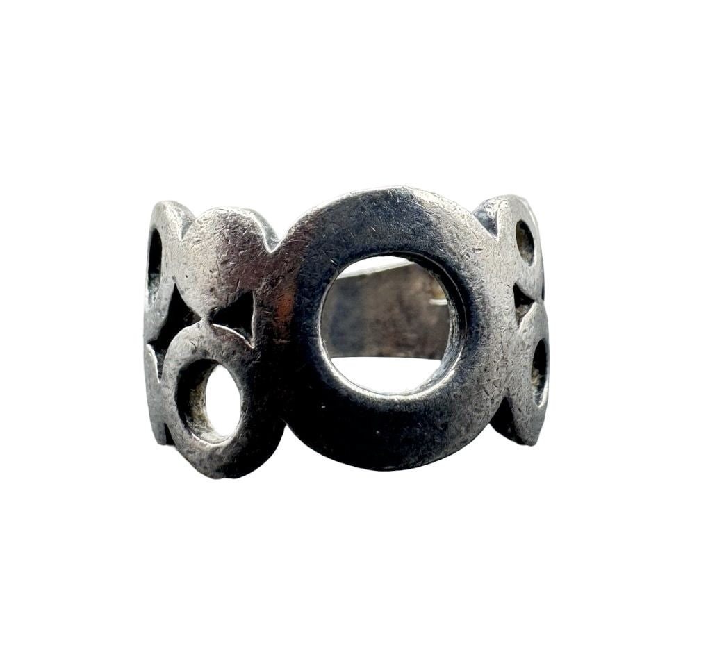 Intriguing Vintage Mid-Century Modern Sterling Silver Openwork Circle Link Band Ring: Very good vintage condition with minor patina according to age. Measures approx. 3/4" long and 3/4" wide and weighs ca. 6.76 grams. The ring is a size 6.5.Tested for Sterling Silver.