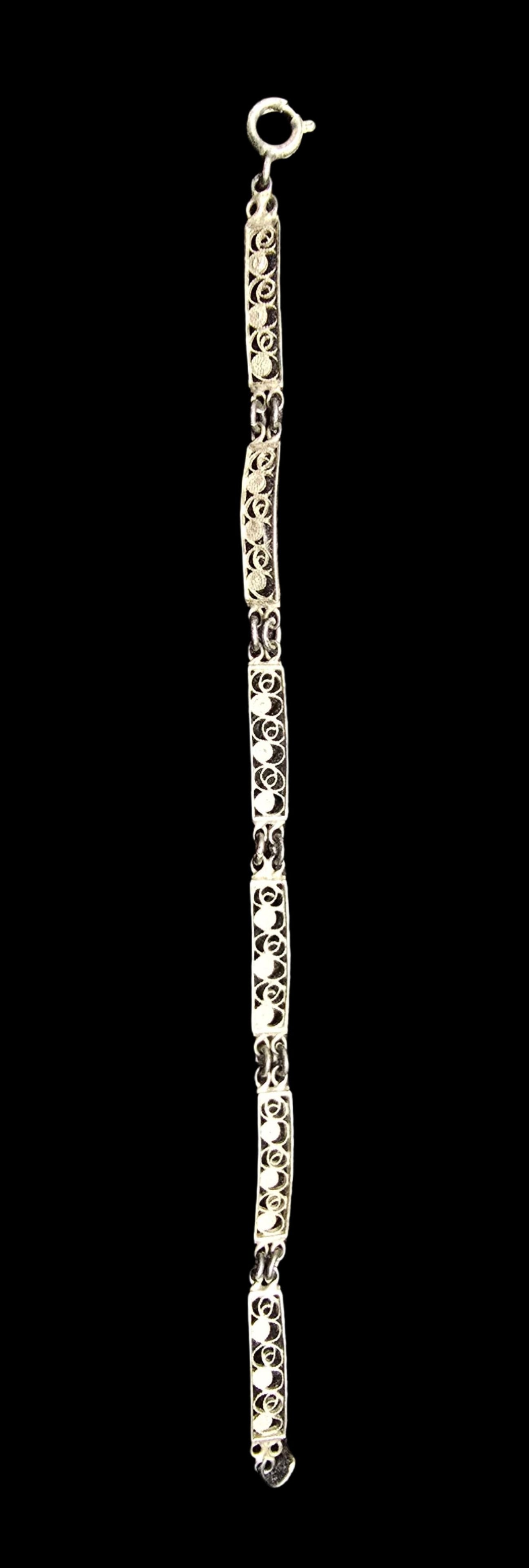 Beautiful Ornate Vintage Sterling Silver Filigree Bracelet: Very good vintage condition with minor patina according to age. Weighs ca. 4 grams. Tested for Silver.