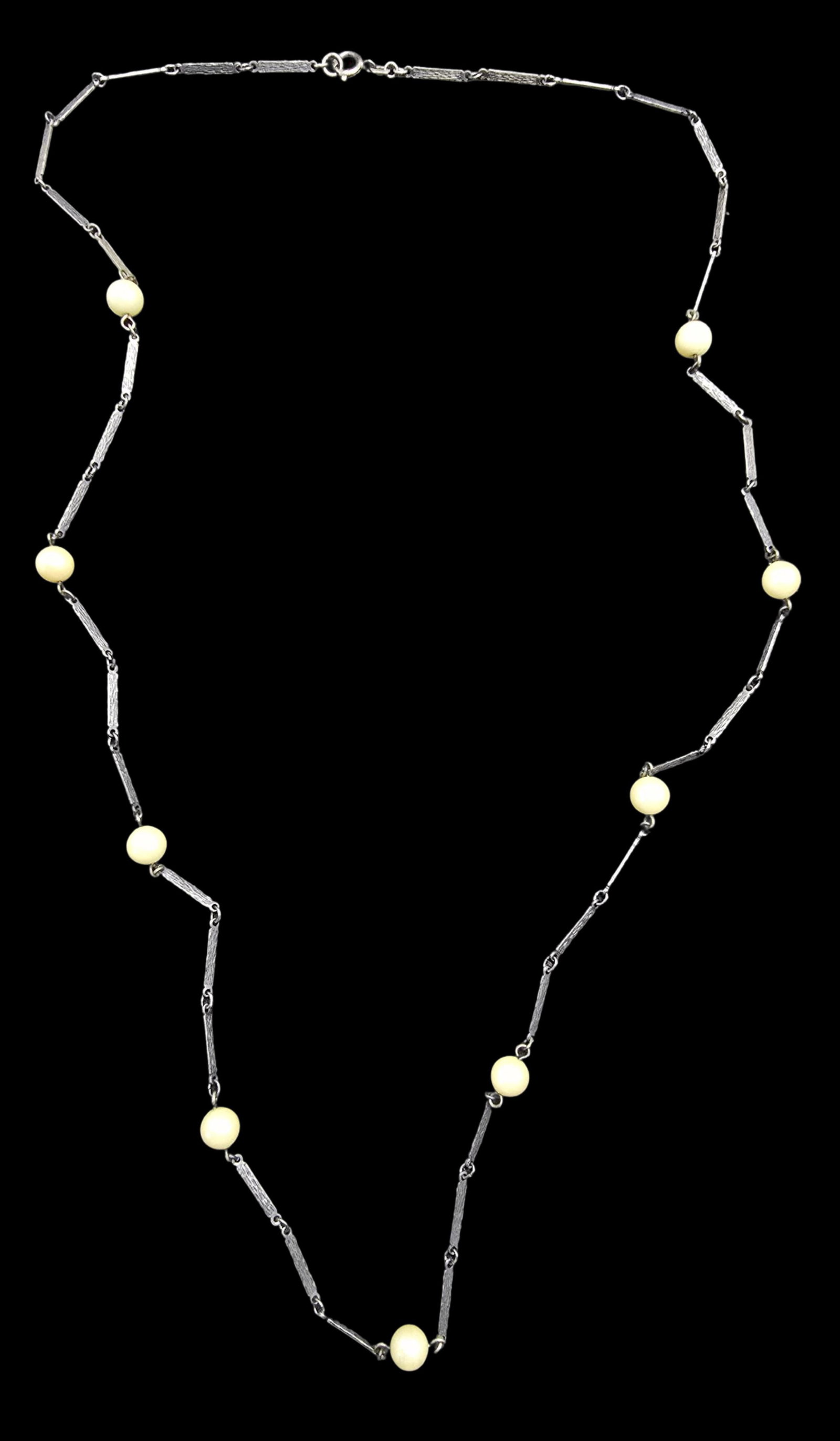 Gorgeous Vintage Sterling Silver & Pearl Chain Necklace: Very good vintage condition with minor patina according to age. Measures approx. 30" long and weighs ca. 15 grams. Marked for Sterling Silver.