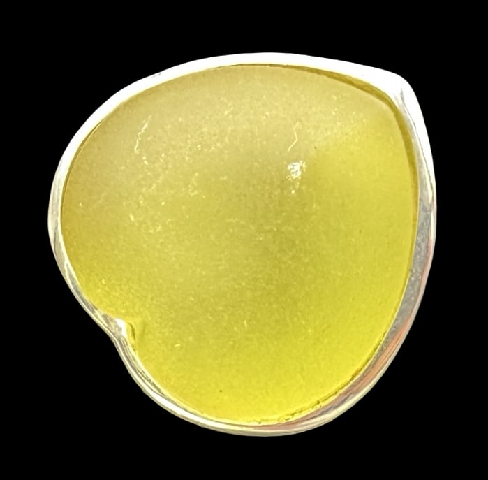 Vintage European Sterling Silver & Yellow Murano Glass Heart Shaped Designer Ring: Very good vintage condition with minor patina according to age. Measures approx. 1" long x 1" wide and weighs ca. 24.8 grams. The ring is a size 8. Marked for Sterling Silver.