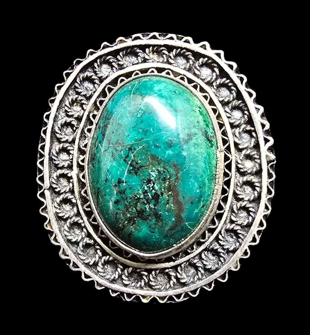 Gorgeous Vintage Israeli Sterling Silver & Green Gemstone Pin Brooch: Very good antique condition with minor patina according to age. Measures approx. 1 1/2" long and 1" wide and weighs ca. 7.5 grams. Marked for Sterling Silver.