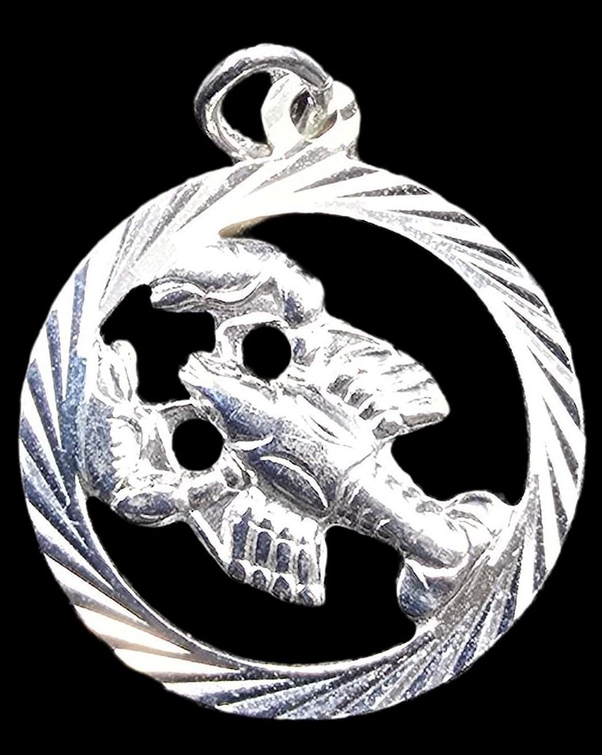 Vintage European 800 Silver Zodiac Sign Cancer Pendant Charm: Very good vintage condition with minor patina according to age. Measures approx. 1/2" high and weighs ca. 1 gram.