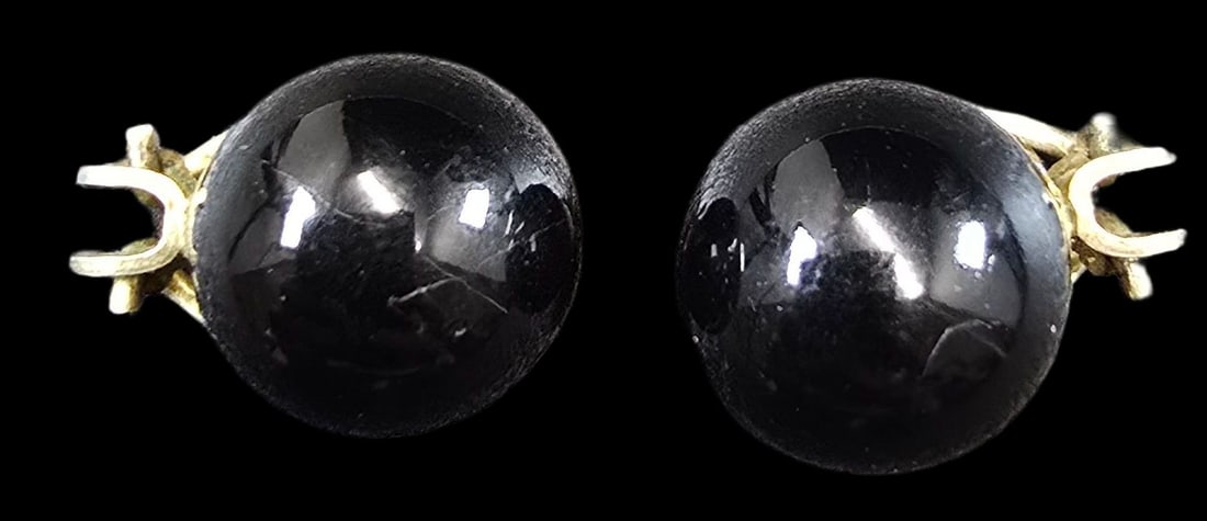 Pair of Vintage European Gilt European 835 Silver & Onyx Pearl Earrings: Very good vintage condition with minor patina according to age. Each measures approx. 1/2" wide and weighs ca. 3 grams. Marked.