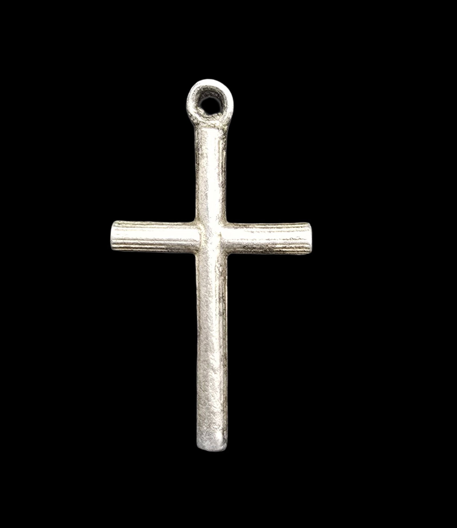 Stylish Vintage Sterling Silver Cross Pendant Charm: Very good vintage condition with minor patina according to age. Measures approx. 1/2" wide and weighs ca. 1 grams. Marked for Sterling Silver.