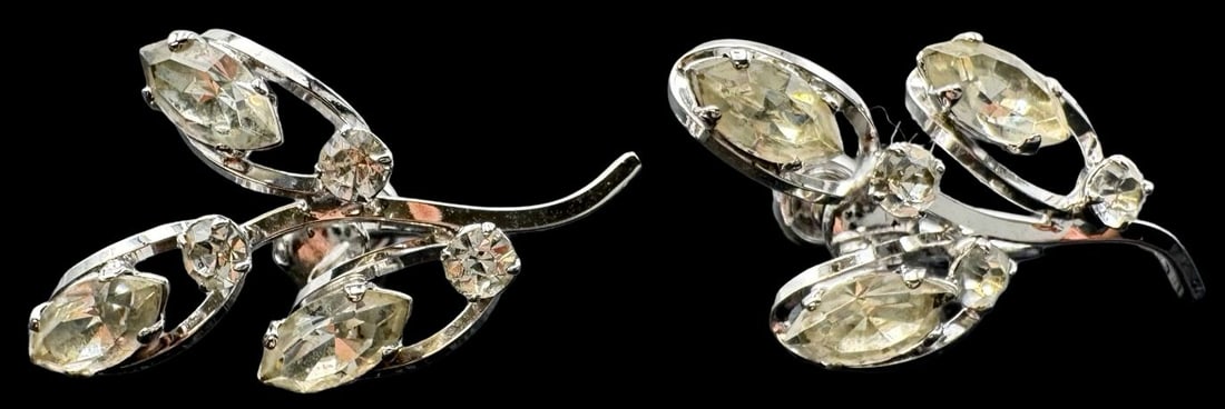 Stunning Vintage 1960s VAN DELL Sterling Silver & Clear Rhinestone Screw Cap Earrings: Very good vintage condition with minor patina according to age. Measures approx. 1 1/4" long x 5/8" wide and weighs ca. 5.2 grams. Marked for Sterling Silver. & VAN DELL.