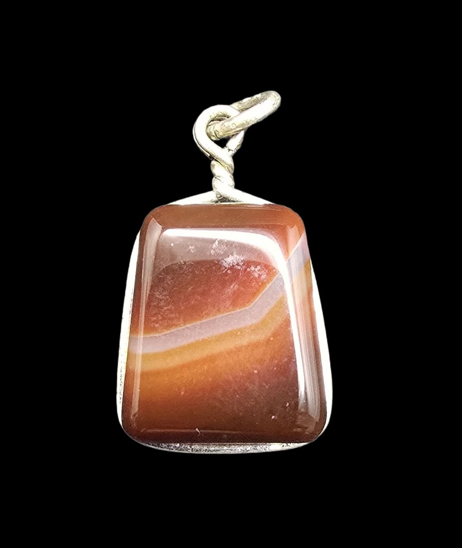 Gorgeous Vintage Sterling Silver & Brown Agate Pendant: Very good vintage condition with minor patina according to age. Measures approx. 1/2" wide and weighs ca. 3 grams. Marked for Sterling Silver.
