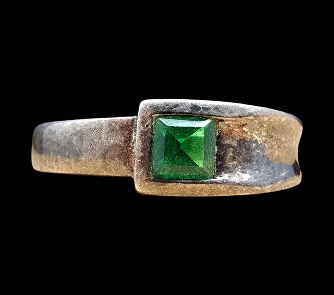 Gorgeous Vintage Sterling Silver & Green Gemstone Ring (1 of 4)
