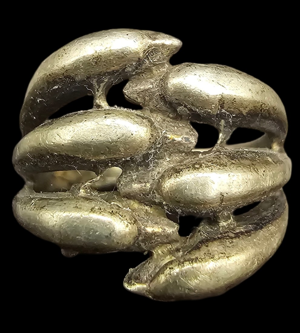 Very Unusual Vintage Sterling Silver Duck or Goose Head Ring: Very good vintage condition with some patina and wear according to age. Ring is a size 5 and weighs ca. ca. 4.2 grams. Marked for Sterling Silver..