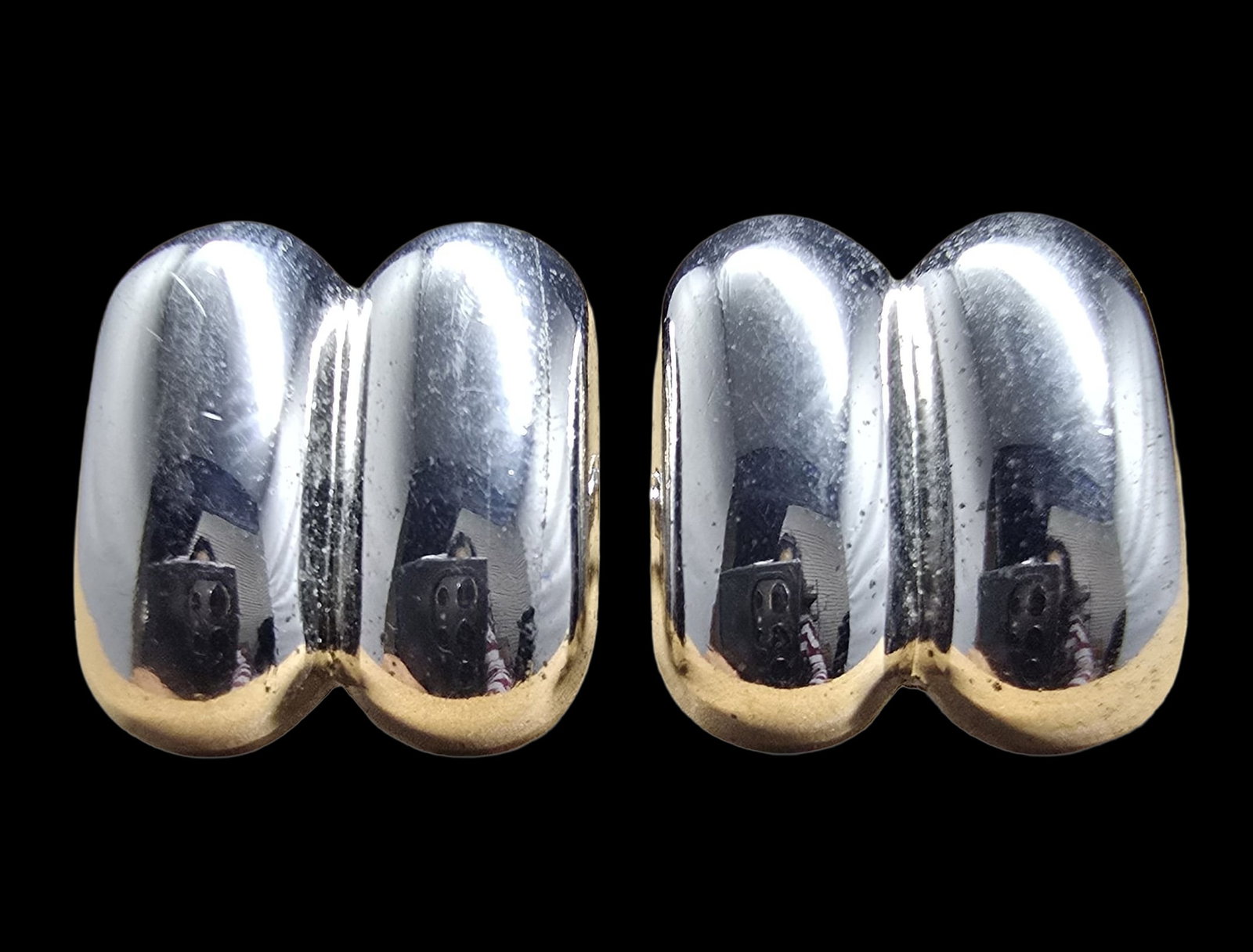 Gorgeous Pair of Vintage Mid-Century Rhodium Plated Silver Cufflinks: Very good vintage condition with minor patina according to age. Measures approx. 1" wide and weighs ca. 19 grams. Marked for Silver.
