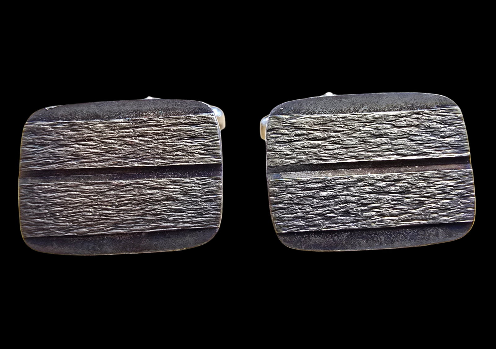 Stylish Vintage Mid-Century Sterling Silver Cufflinks: Very good vintage condition with minor patina according to age. Measures approx. 1" wide and weighs ca. 10 grams. Marked for Sterling Silver.
