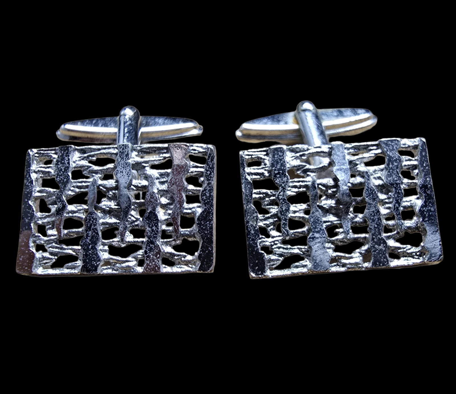 Stylish Vintage Mid-Century Modern Brutalist European 835 Silver Cufflinks: Very good vintage condition with minor patina according to age. Measures approx. 1" wide and weighs ca. 8.5 grams. Marked for 835 Silver.