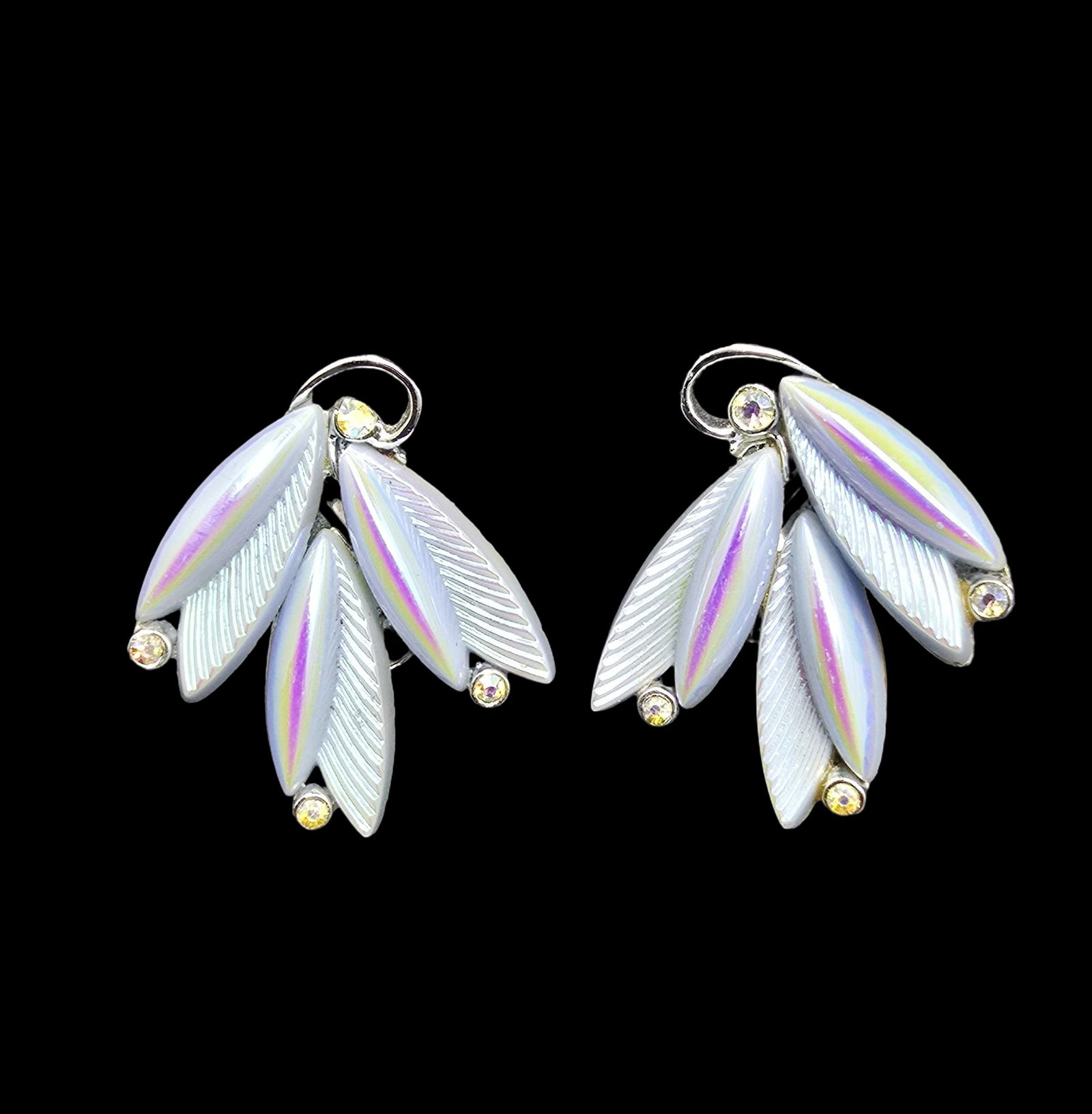 Rare Vintage KRAMER Costume Jewelry, Leaf & Clear Rhinestone Clip-On Earrings: Very good vintage condition with minor patina according to age. Measures approx. 1" wide and weighs ca. 14 grams. Marked for KRAMER