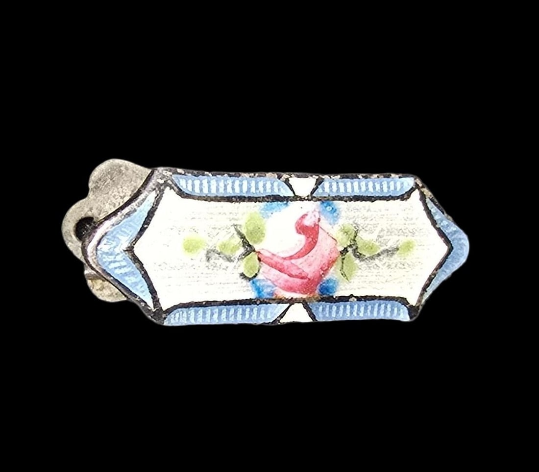 Beautiful Vintage Sterling Silver & Enamel Flower Clip: Very good vintage condition with minor patina according to age. Measures approx. 1" wide and weighs ca. 2 grams. Marked for Sterling Silver.