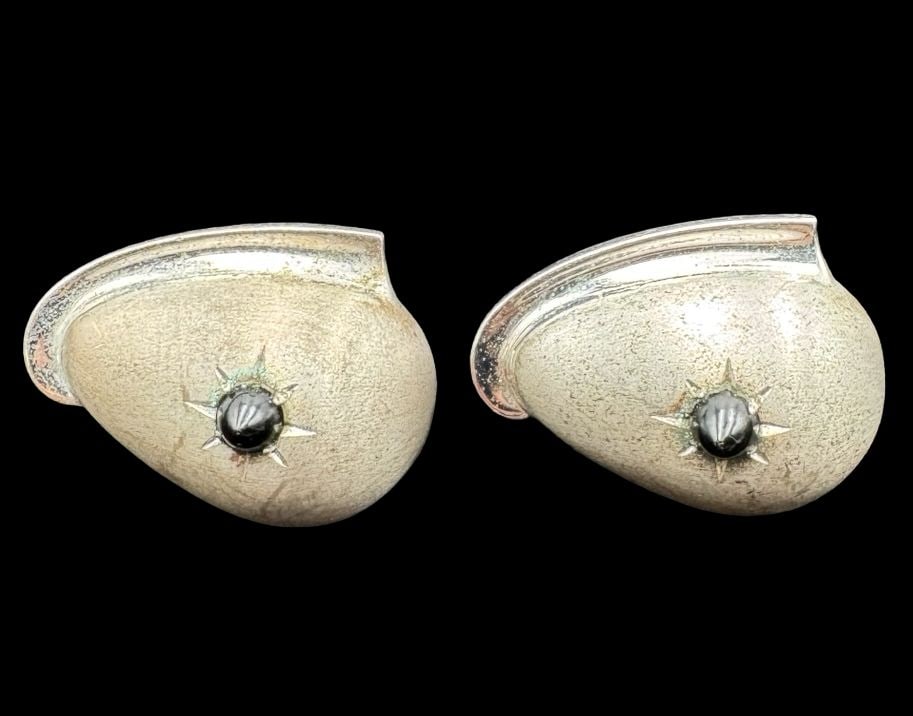 Stylish Vintage Mid-Century Modern Sterling Silver & Black Onyx Designer Cufflinks: Very good vintage condition with minor patina according to age. Measures approx. 3/4" long and 1/5" wide and weighs ca. 12.9 grams. Marked for Sterling Silver.