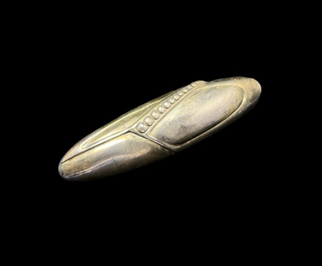 Gorgeous Ornate Vintage Mid-Century Sterling Silver Bar Brooch: Very good vintage condition with minor patina according to age. Measures approx. 3/4" long and 2 3/4" wide and weighs ca. 9.2 grams. Marked for Sterling Silver.