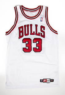 Scottie Pippen Chicago Bulls Home Jersey: Pro cut. Made in USA Date: 1997-98 Brand: Nike Size: 48 +4": 23"x37" Color: White