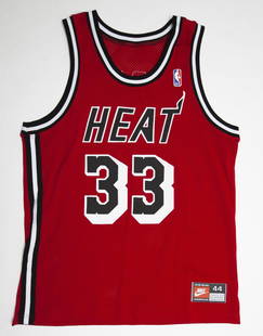 Alonzo Mourning Miami Heat Alternate Jersey: 1997-98 Brand: Nike Size: 44: 22.5"x31.25" Color: Red