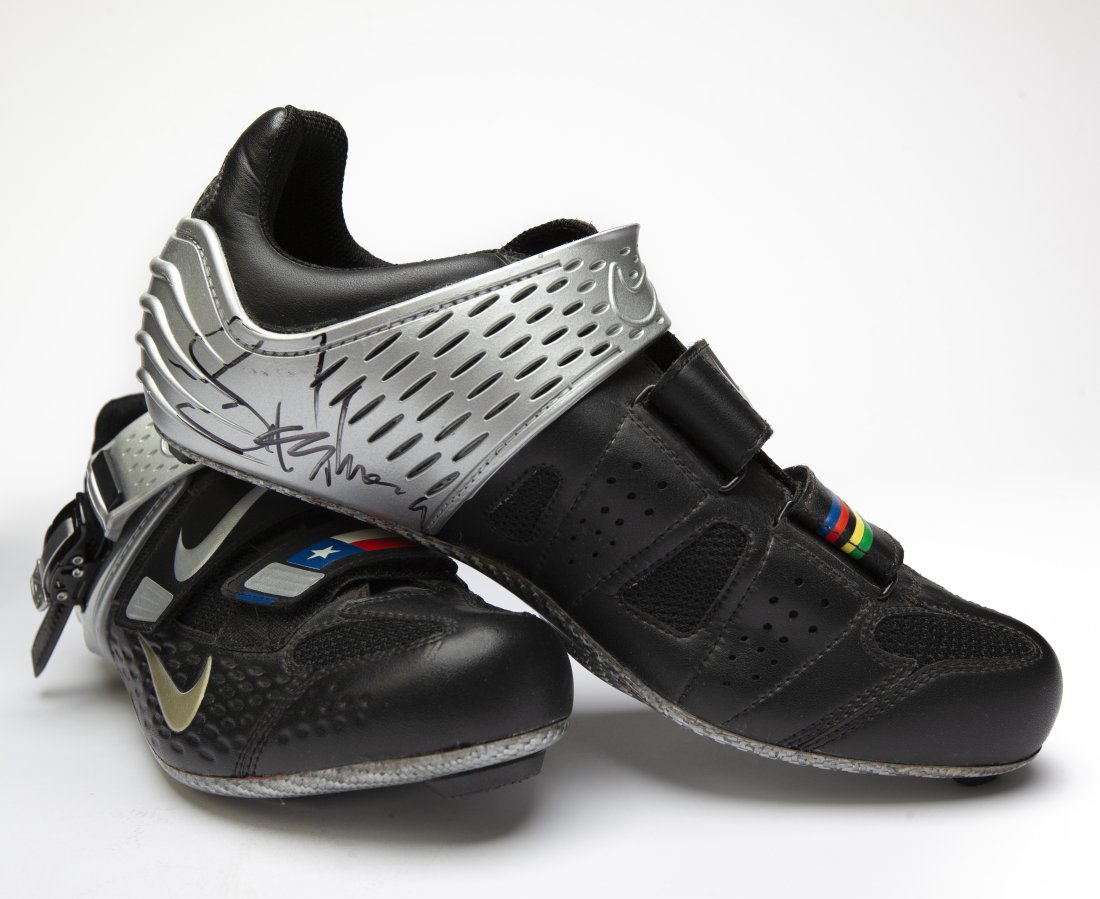 Lance Armstrong Autographed Shoes (1 of 2)