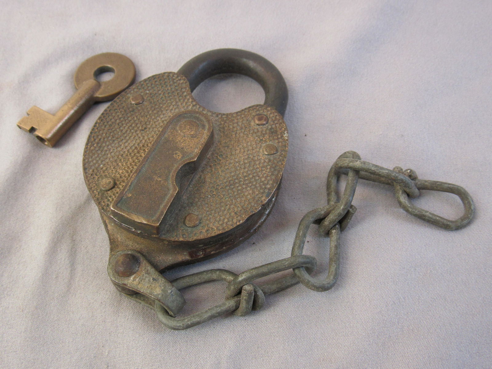 Yale Padlock with key (1 of 4)