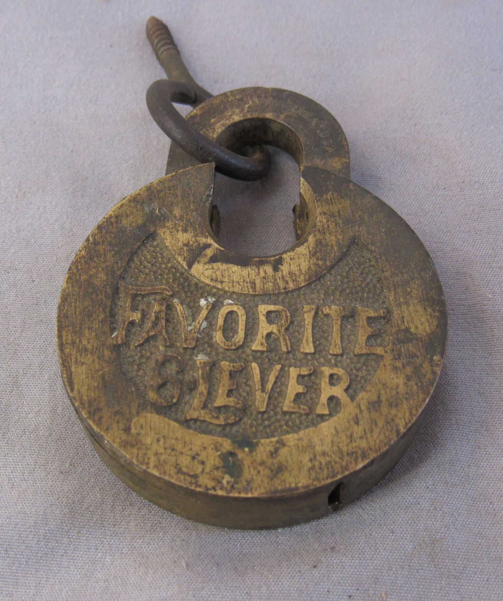 6 Lever FAVORITE Brass Lock (1 of 4)