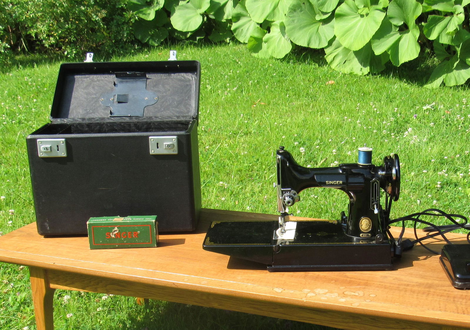 Singer 221 Featherweight sewing machine .  1953 (1 of 10)