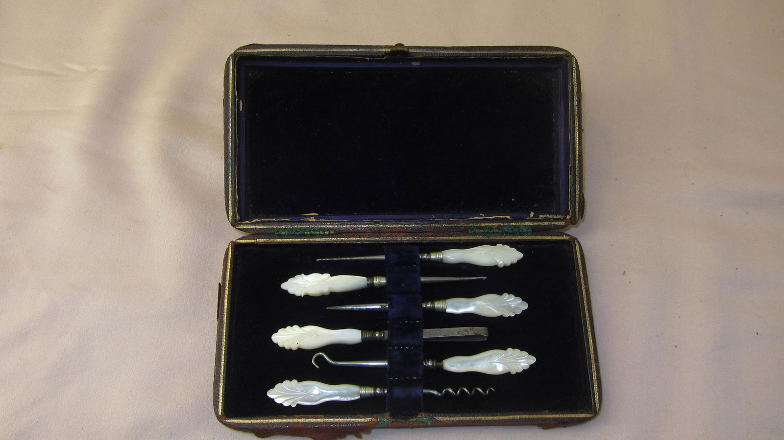 Sewing kit in case. MOP handles. Joseph Rogers and Son (1 of 9)