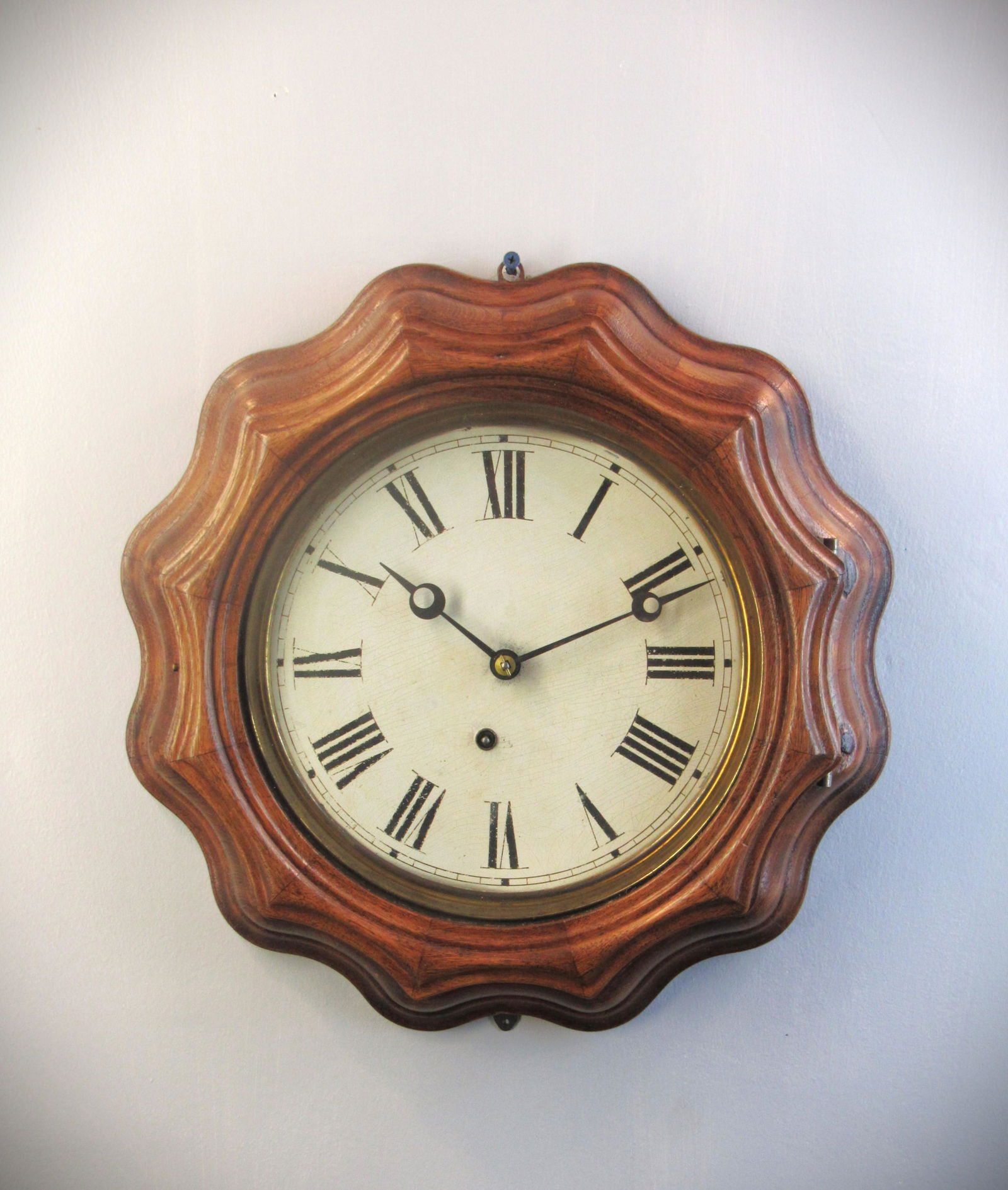 10 Inch Ingraham Corrugated Gallery Clock: 10 Inch Ingraham Corrugated antique Gallery Clock