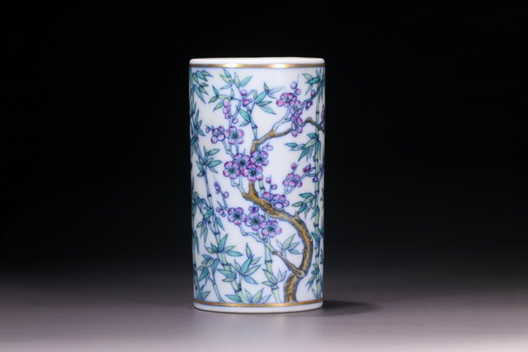 [FROM SOTHEBYS] A  PORCELAIN QING DYNASTY GUANGXU PEN HOLDER (1 of 9)