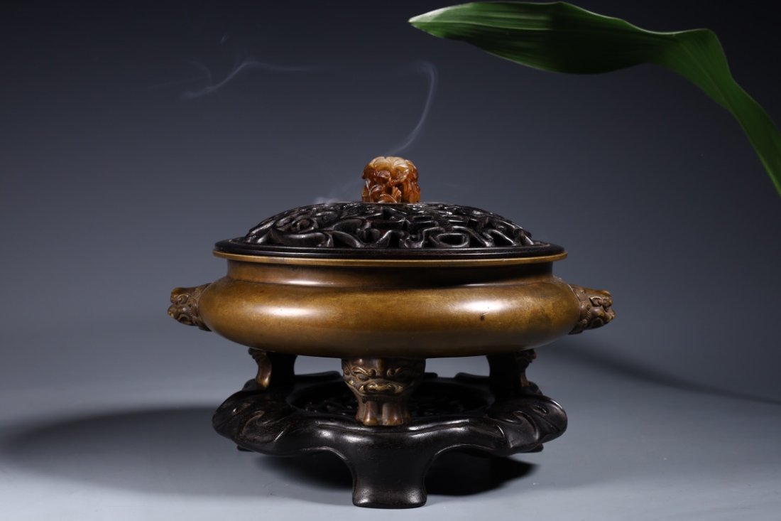 [FROM GALLERY] A QING DYNASTY BRONZE INCENSE BURNER WITH WOODEN LID CENSERS (1 of 9)