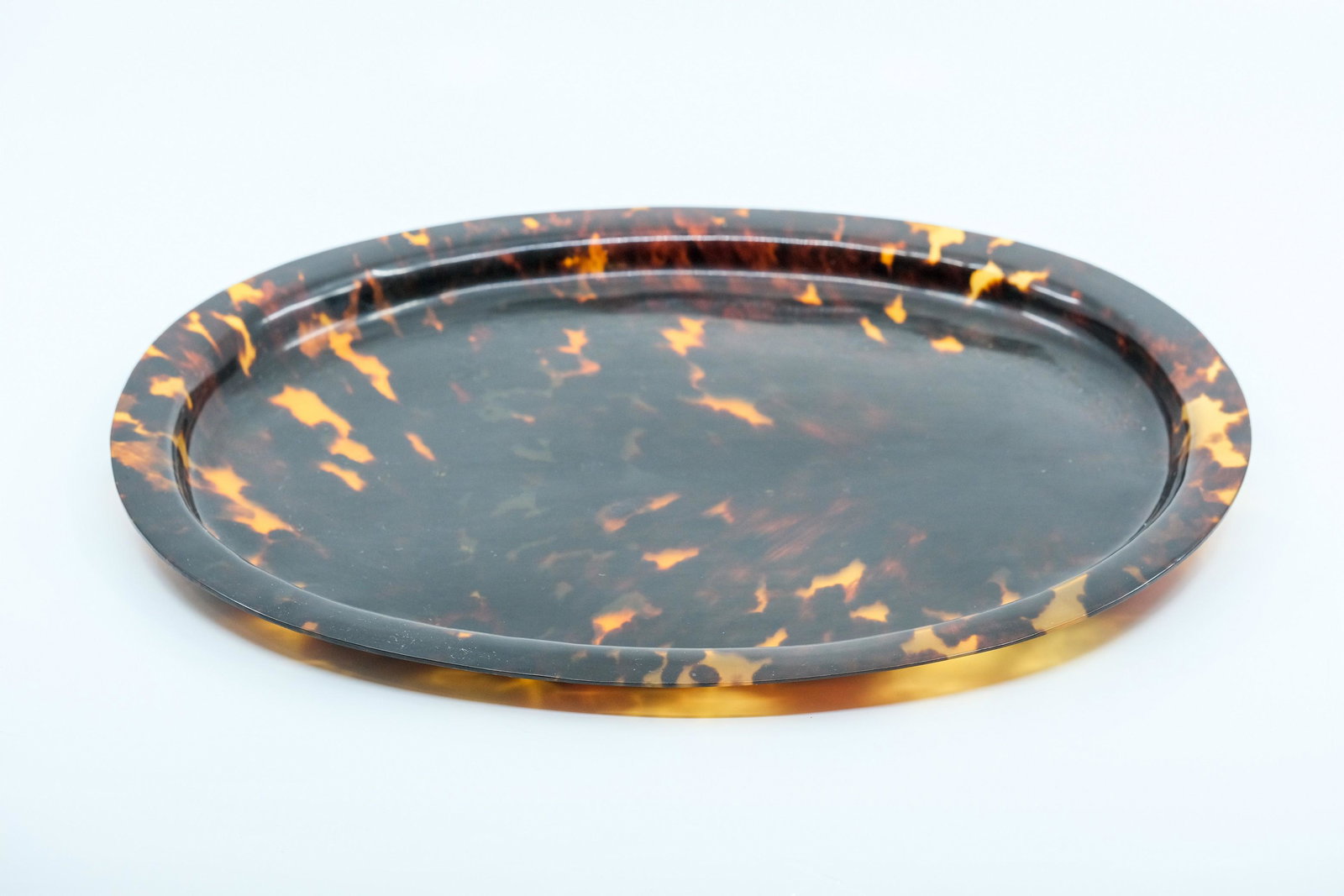 Extra Large Victorian Tortoise Shell Tray: Extra Large Victorian Tortoise Shell Tray, Very nice oval shaped tortoise shell tray. - Measurement: 13" L x 10" W Weight: 7.8 OZ.