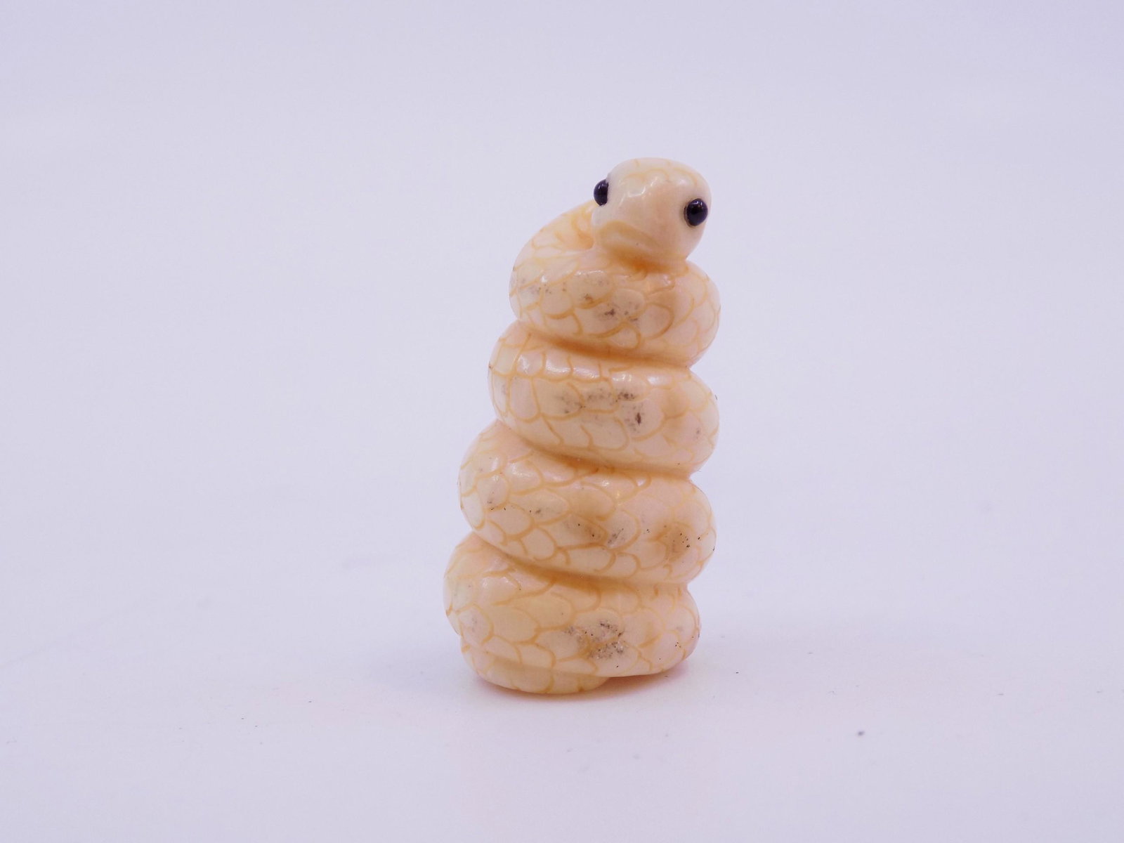 Antique/Vintage Carving Netsuke: Antique/Vintage Carving Netsuke, Measurement: Approx. 2" L x 1 1/2" W, Weight: Approx. .8 OZ